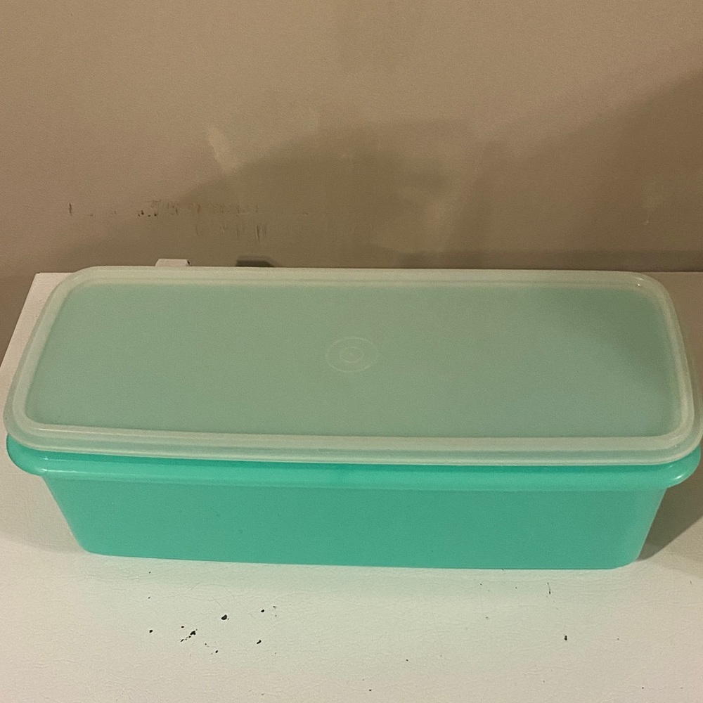 Vintage green Tupperware vegetable keeper